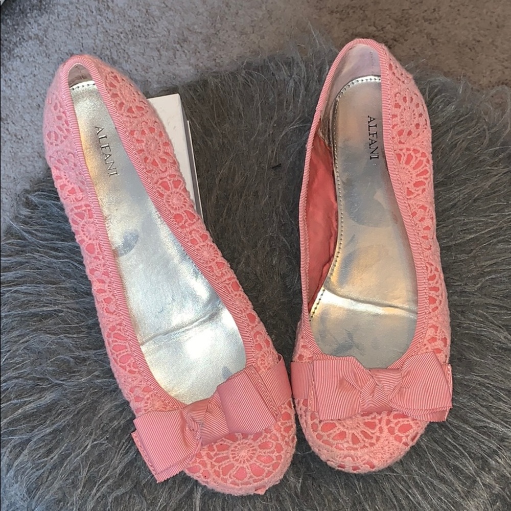 ALFANI Pink bow flats